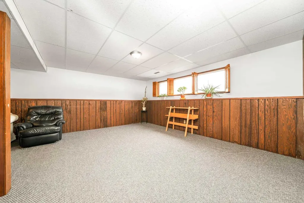 14 Rossdale Avenue SE Medicine Hat AB T1B2E7