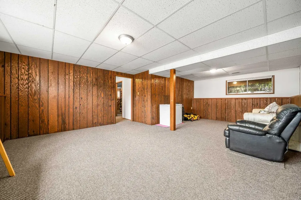14 Rossdale Avenue SE Medicine Hat AB T1B2E7