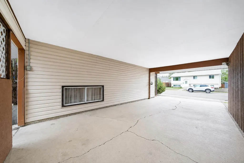 14 Rossdale Avenue SE Medicine Hat AB T1B2E7