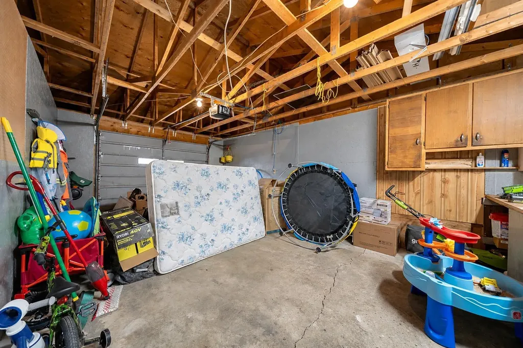 14 Rossdale Avenue SE Medicine Hat AB T1B2E7