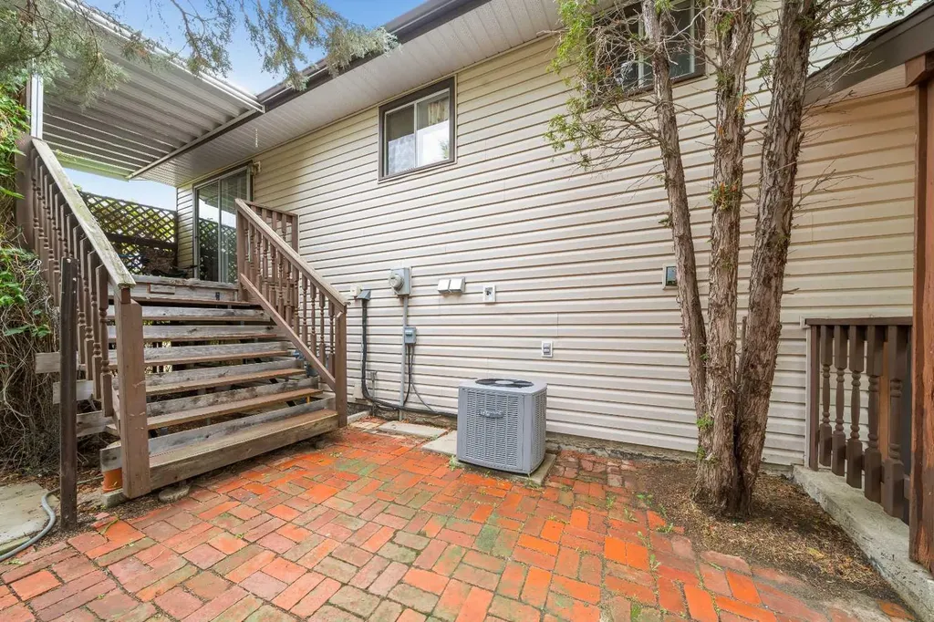 14 Rossdale Avenue SE Medicine Hat AB T1B2E7