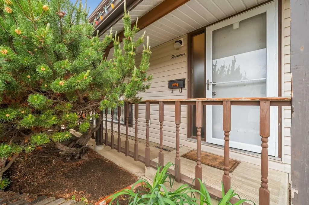 14 Rossdale Avenue SE Medicine Hat AB T1B2E7