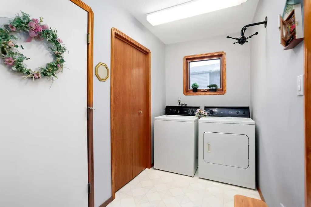 5305 66 Street Camrose AB T4V 4M2