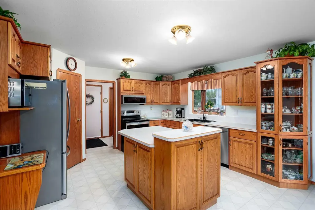 5305 66 Street Camrose AB T4V 4M2