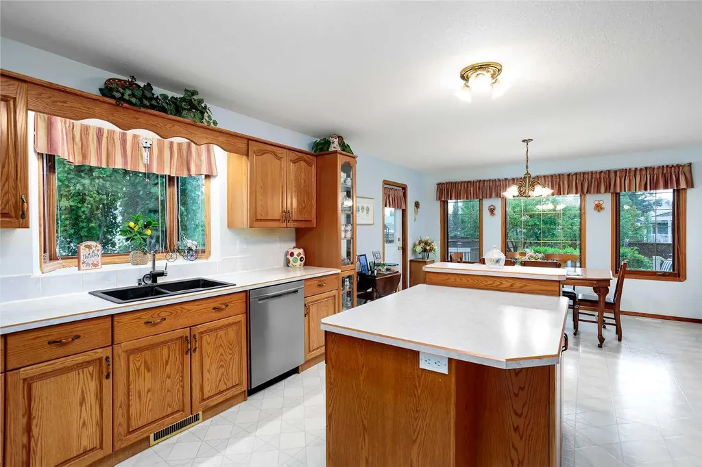 5305 66 Street Camrose AB T4V 4M2