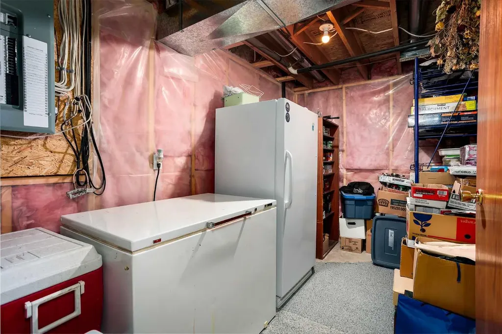 5305 66 Street Camrose AB T4V 4M2