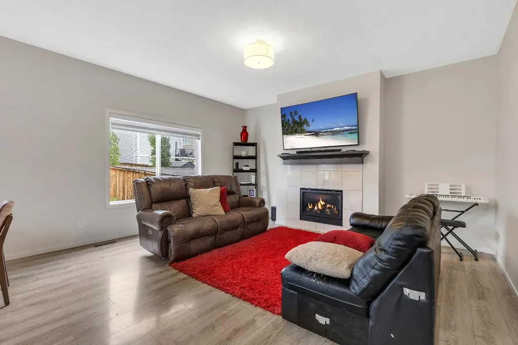 262 Hillcrest Heights SW Airdrie AB T4B3Z2