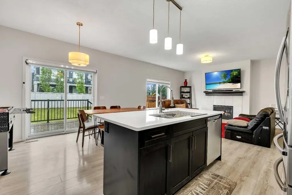 262 Hillcrest Heights SW Airdrie AB T4B3Z2