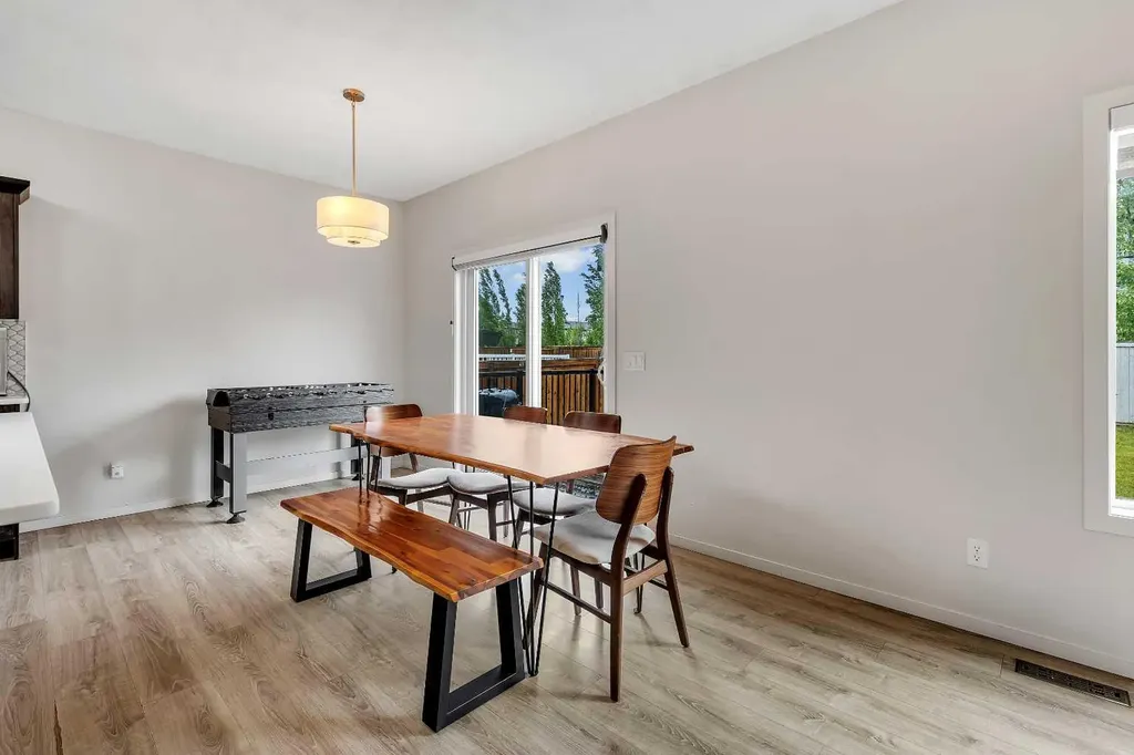 262 Hillcrest Heights SW Airdrie AB T4B3Z2