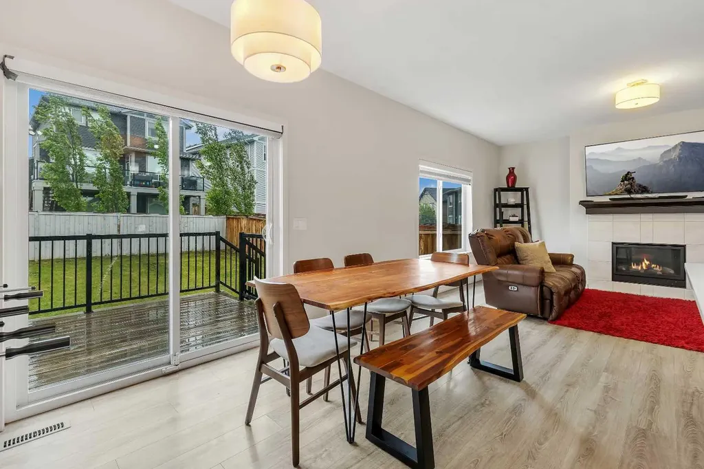 262 Hillcrest Heights SW Airdrie AB T4B3Z2