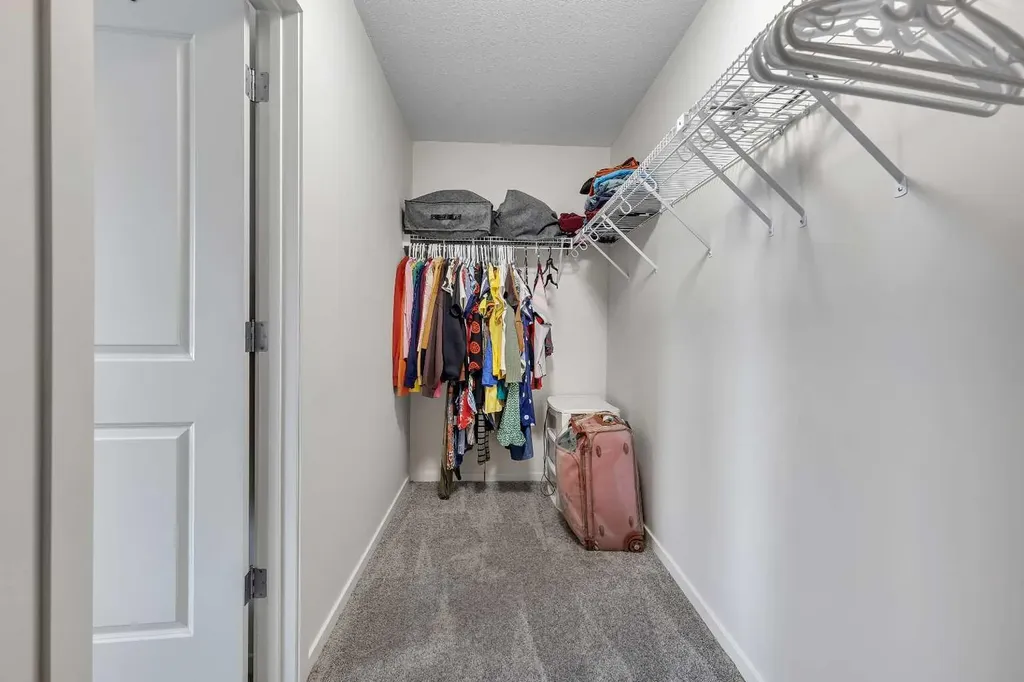 262 Hillcrest Heights SW Airdrie AB T4B3Z2