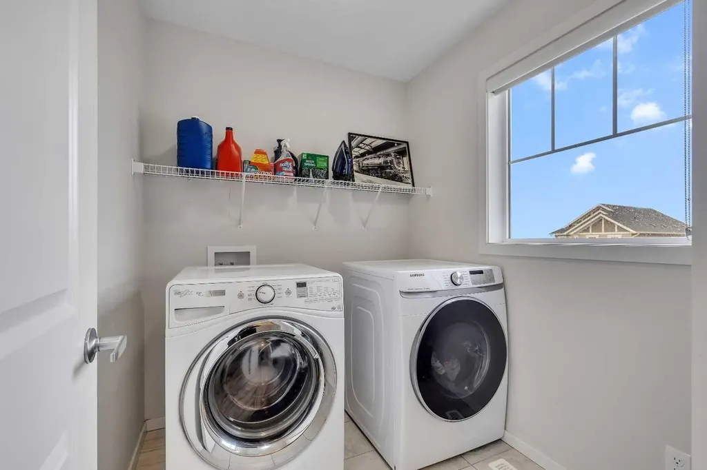262 Hillcrest Heights SW Airdrie AB T4B3Z2