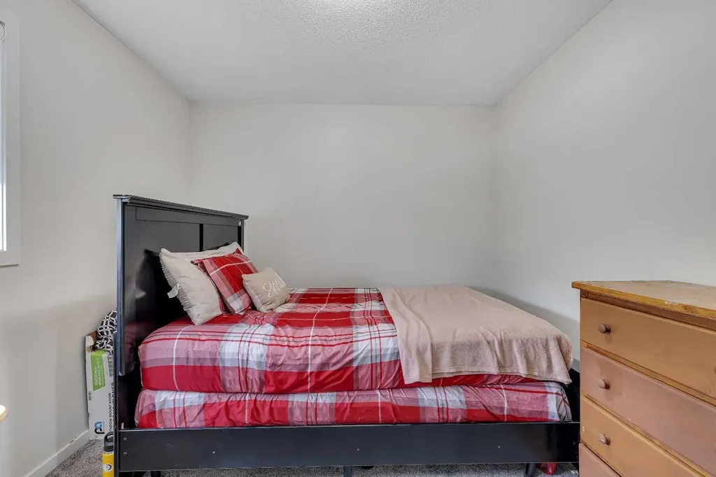 262 Hillcrest Heights SW Airdrie AB T4B3Z2