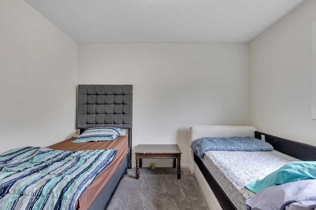 262 Hillcrest Heights SW Airdrie AB T4B3Z2