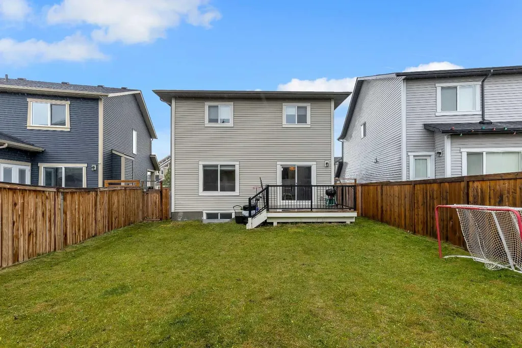 262 Hillcrest Heights SW Airdrie AB T4B3Z2