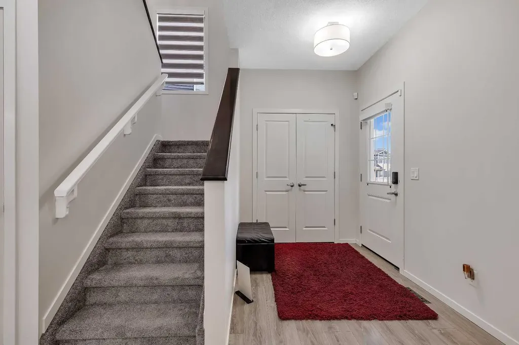 262 Hillcrest Heights SW Airdrie AB T4B3Z2