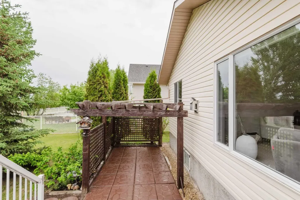 203 Pinnacle Way Grande Prairie AB T8W 2S9