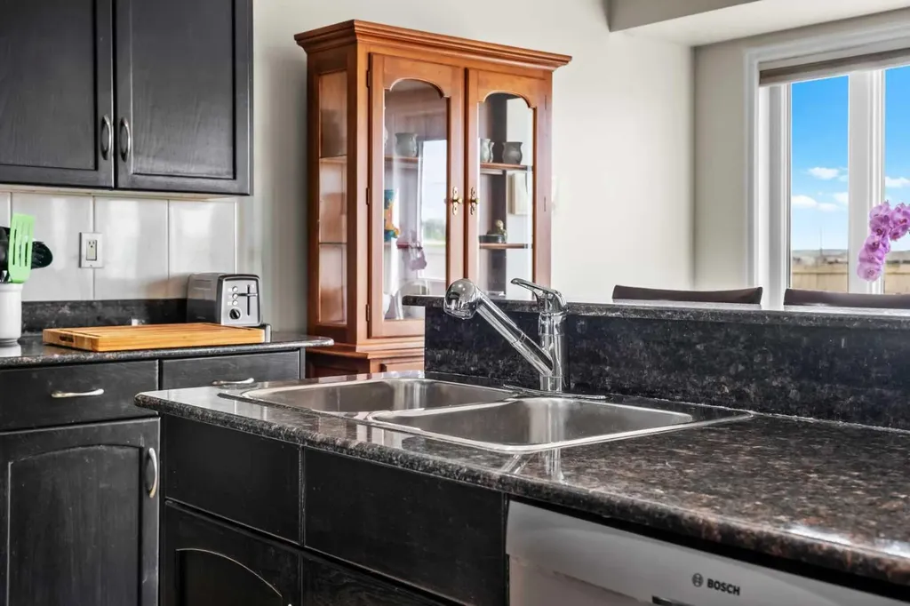 184 Somerglen Common SW Calgary AB T2Y 4E8