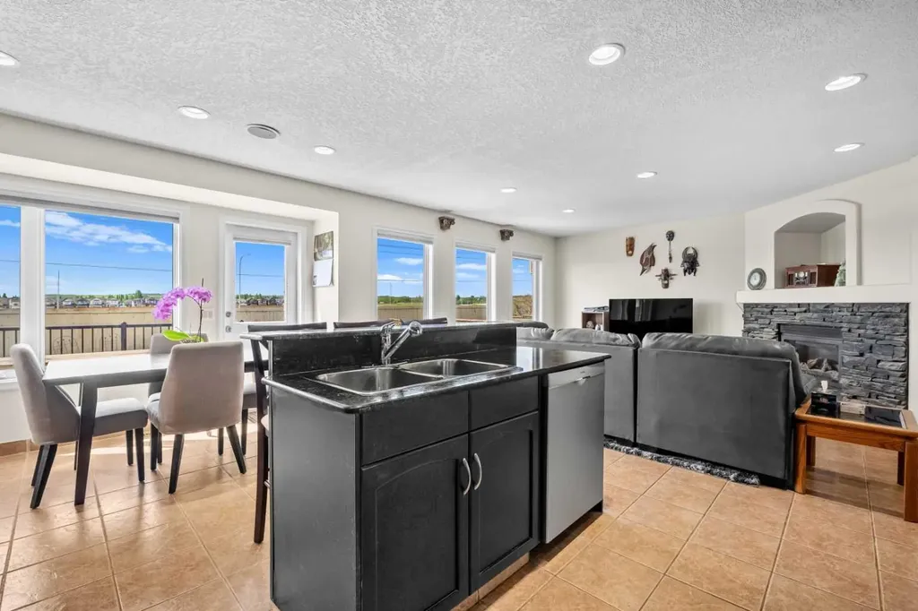 184 Somerglen Common SW Calgary AB T2Y 4E8