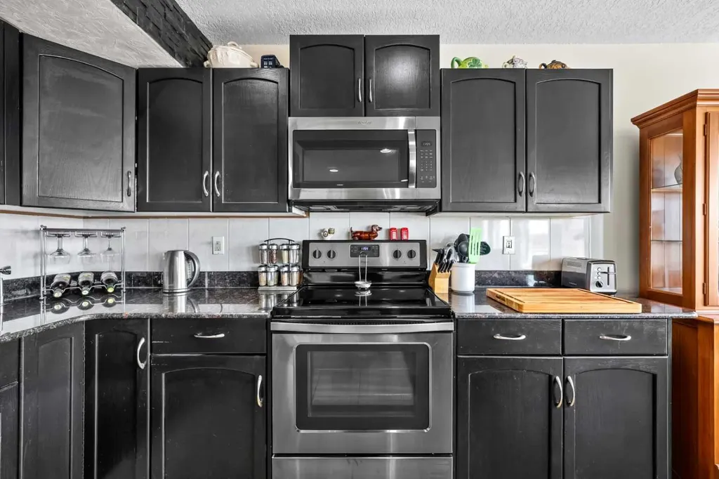 184 Somerglen Common SW Calgary AB T2Y 4E8
