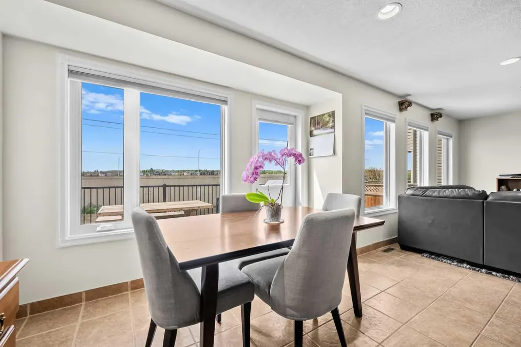 184 Somerglen Common SW Calgary AB T2Y 4E8