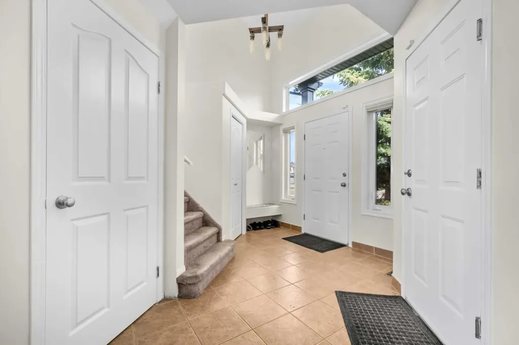 184 Somerglen Common SW Calgary AB T2Y 4E8