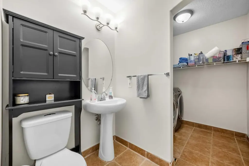 184 Somerglen Common SW Calgary AB T2Y 4E8