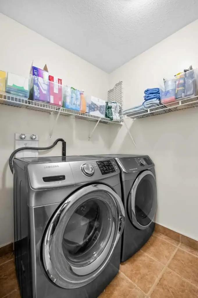 184 Somerglen Common SW Calgary AB T2Y 4E8