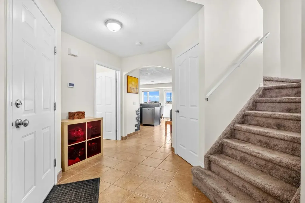 184 Somerglen Common SW Calgary AB T2Y 4E8