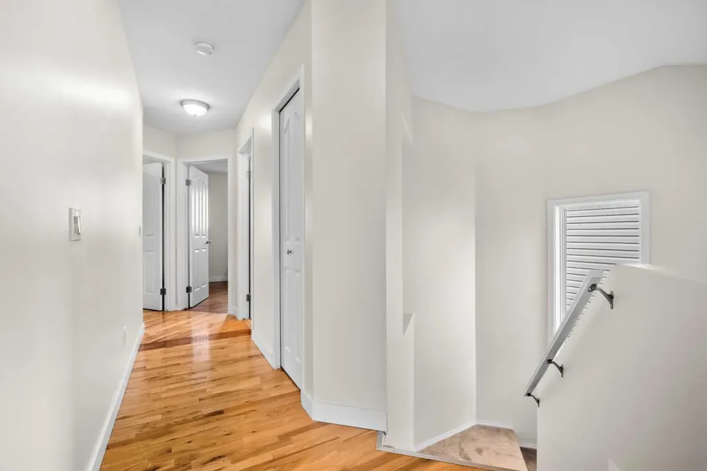 184 Somerglen Common SW Calgary AB T2Y 4E8