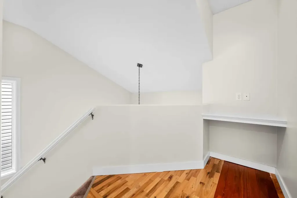 184 Somerglen Common SW Calgary AB T2Y 4E8