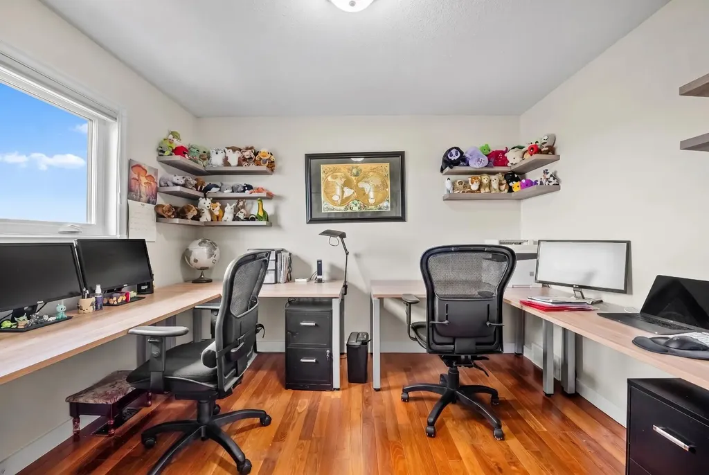 184 Somerglen Common SW Calgary AB T2Y 4E8