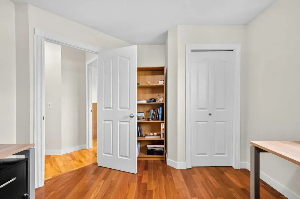 184 Somerglen Common SW Calgary AB T2Y 4E8