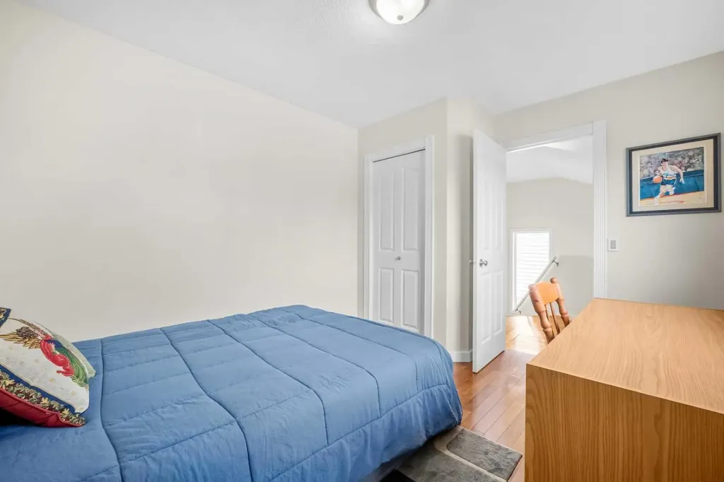 184 Somerglen Common SW Calgary AB T2Y 4E8