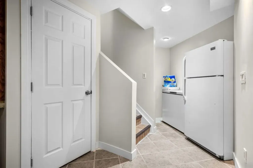 184 Somerglen Common SW Calgary AB T2Y 4E8
