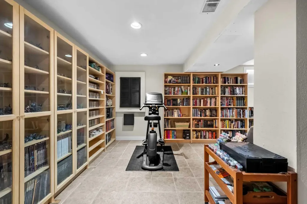 184 Somerglen Common SW Calgary AB T2Y 4E8