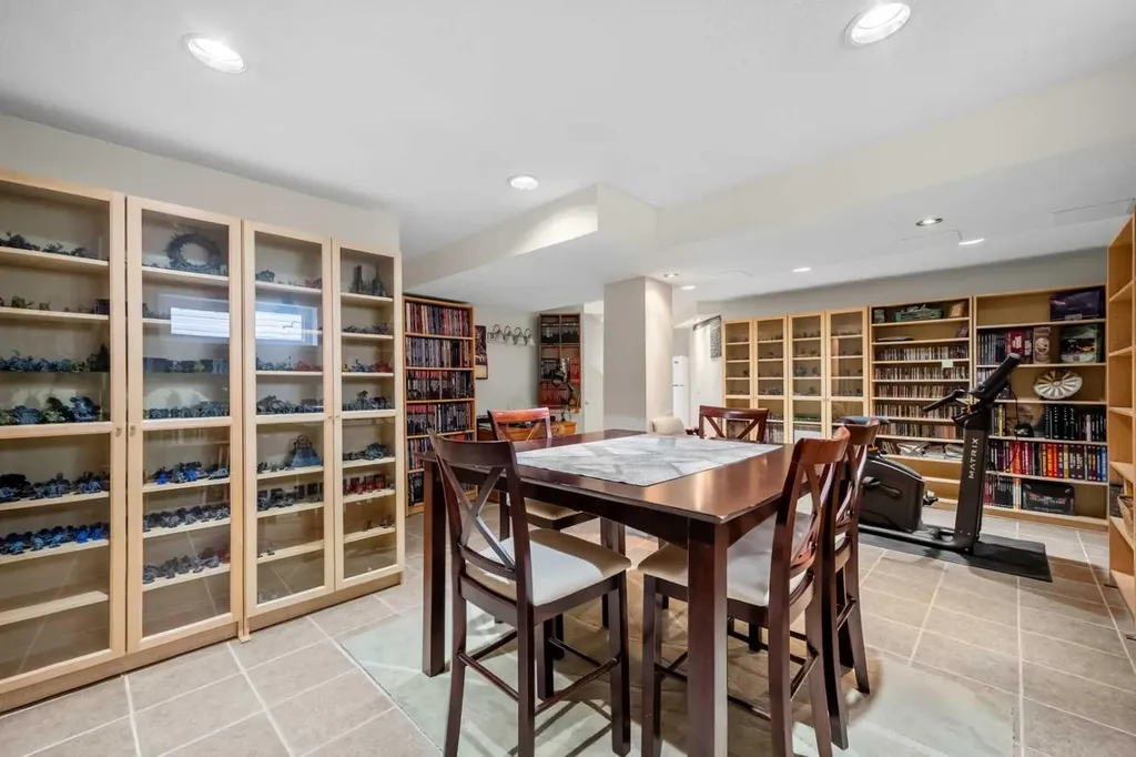 184 Somerglen Common SW Calgary AB T2Y 4E8