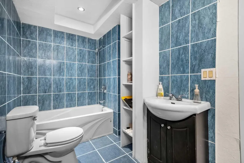 184 Somerglen Common SW Calgary AB T2Y 4E8
