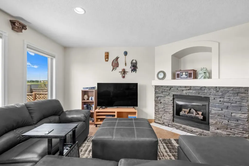 184 Somerglen Common SW Calgary AB T2Y 4E8