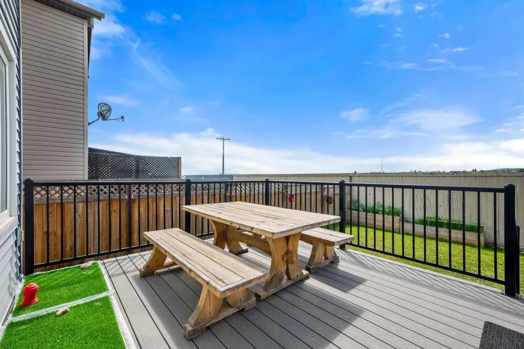 184 Somerglen Common SW Calgary AB T2Y 4E8