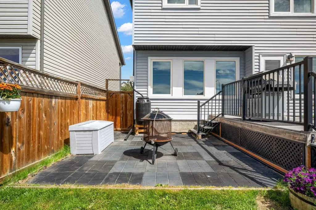 184 Somerglen Common SW Calgary AB T2Y 4E8