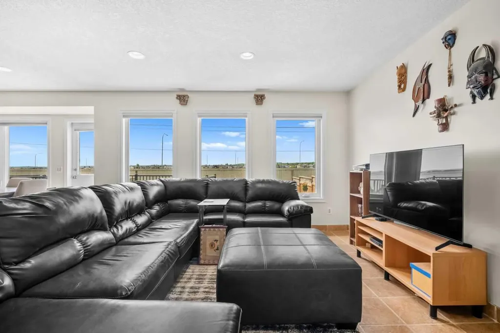 184 Somerglen Common SW Calgary AB T2Y 4E8