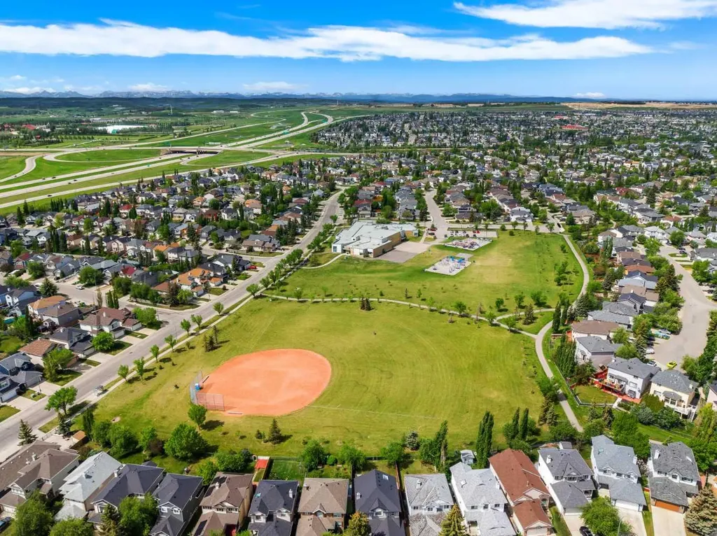 184 Somerglen Common SW Calgary AB T2Y 4E8