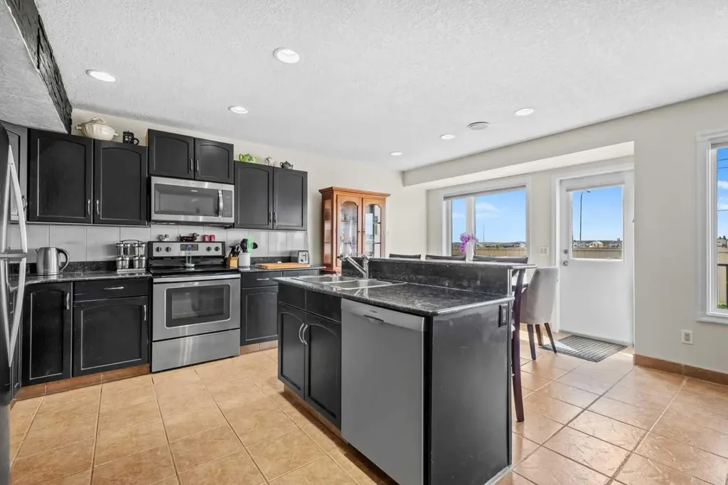 184 Somerglen Common SW Calgary AB T2Y 4E8