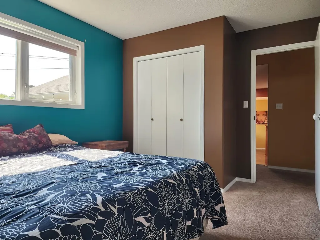 4813 4 Street W Claresholm AB T0L 0T0