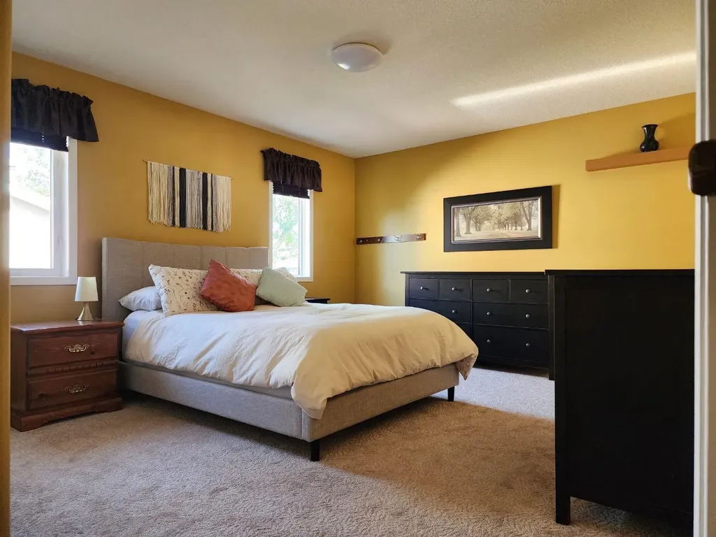 4813 4 Street W Claresholm AB T0L 0T0