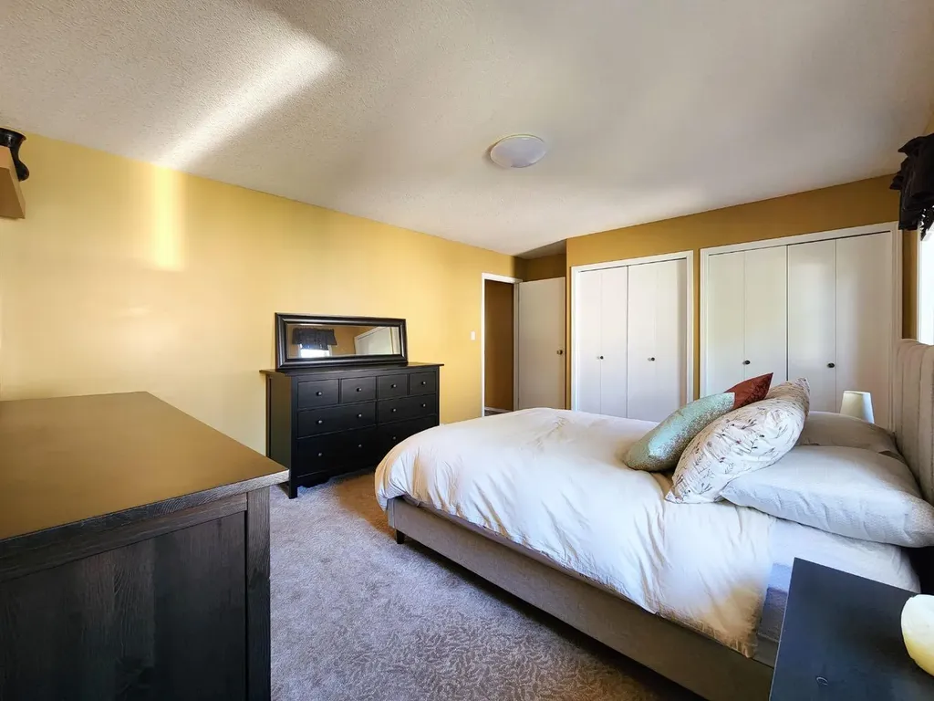 4813 4 Street W Claresholm AB T0L 0T0