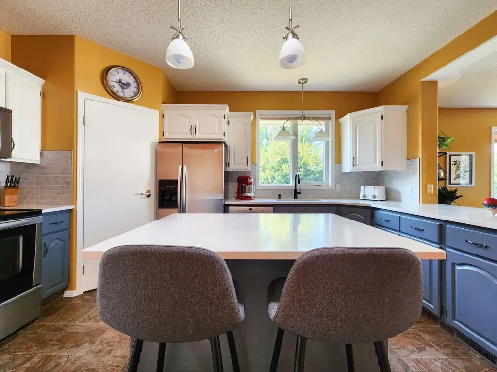 4813 4 Street W Claresholm AB T0L 0T0