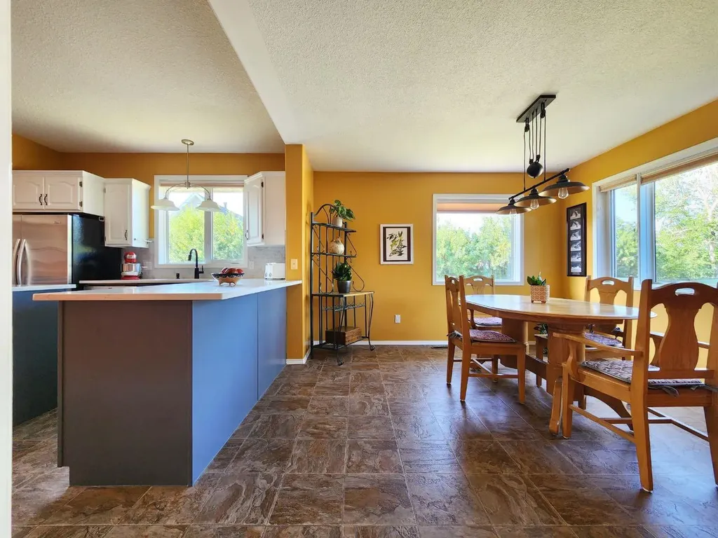 4813 4 Street W Claresholm AB T0L 0T0