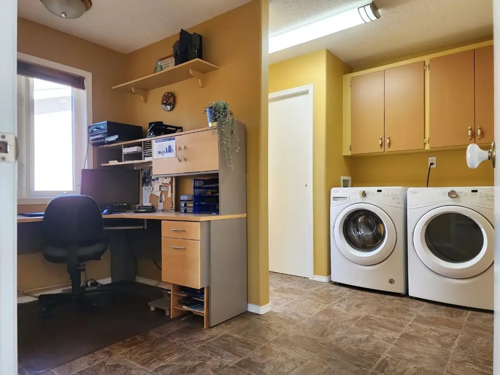 4813 4 Street W Claresholm AB T0L 0T0
